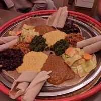 Vegan mixed plate for four people (Yetsom Beyaynetu) at Café Omo in Munich