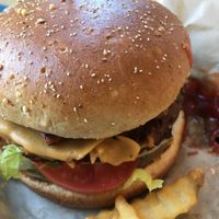 The Solo $11

A solo Herbivorous Butcher beaf patty California Style (lettuce, tomato, and onion) with cheeze. Add tempeh bacun for 1.50 at J Selby's in St Paul