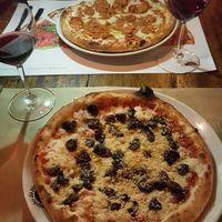 Pizzas Funghi e Pepperoni at Galpao da Pizza in Sao Paulo