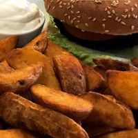 Hamburger (Bratling aus Spinat, Potato Wedges,Vegan-Mayo) at Basilico Bistro in Wesel