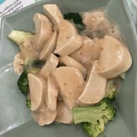 Braised tofu and broccoli   at Yat Sum Vegetarian - 一森素食 - Yau Ma Tei in Kowloon