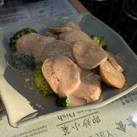 Deep-fried tofu with sand ginger sauce and broccoli at Yat Sum Vegetarian - 一森素食 - Yau Ma Tei in Kowloon