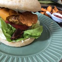 Crispy Jackfruitburger; Süßkartoffelecken  at Süsse Marie Veganerie in Karlsruhe