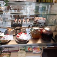 Kuchen display at Süsse Marie Veganerie in Karlsruhe