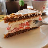 Strawberry vanilla cake at Süsse Marie Veganerie in Karlsruhe