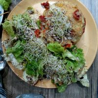 mashed potatoes with dried tomatoes and salad at Chez Vegetayelle and Co. in Toulouse