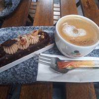 Pastry & cappucino at VG Pâtisserie in Paris