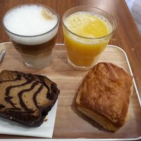 Petit déj' yum yum at VG Pâtisserie in Paris