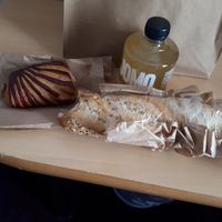 Sandwich butternut, pain praline et thé Jomo at VG Pâtisserie in Paris