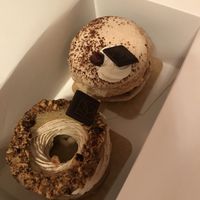 What we chose in the end, paris-Brest and a chocolate macaron  at VG Pâtisserie in Paris