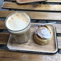 Pumpkin spice Latte & Cinnamon Roll  at VG Pâtisserie in Paris