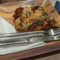 Pizza at VG Pâtisserie in Paris