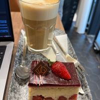 Fraisier and Latte at VG Pâtisserie in Paris