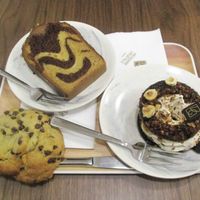 Cake marbré, cookie cacahuètes-chocolat, Paris-Brest at VG Pâtisserie in Paris