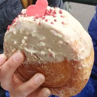 Roll framboise chocolat blanc at VG Pâtisserie in Paris