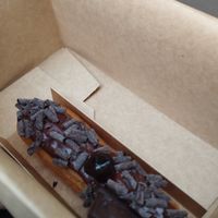 Éclair halloween at VG Pâtisserie in Paris