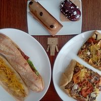 Éclair au café, Brooklyn, Pizza, Panini et Sandwich at VG Pâtisserie in Paris