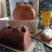 La Rita (brownie chocolate and caramel), Éclair Vanilla Pecan, New York roll at VG Pâtisserie in Paris