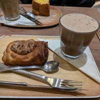 Pain de chocolate cookie, hot chocolate at VG Pâtisserie in Paris