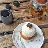 Le pompon Blanche at VG Pâtisserie in Paris