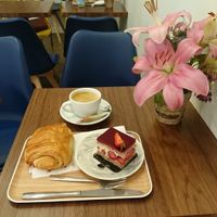 Coffee, pain chocolate and fantastic strawberry pastry "Le fraisier" at VG Pâtisserie in Paris