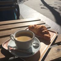 Double espresso & croissant at VG Pâtisserie in Paris
