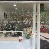 front at VG Pâtisserie in Paris