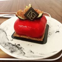 Passion fruit tart at VG Pâtisserie in Paris