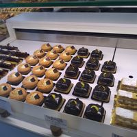 Great cake selection at VG Pâtisserie in Paris