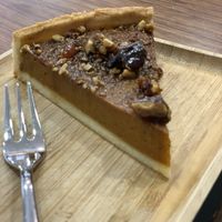 Pecan pie at VG Pâtisserie in Paris
