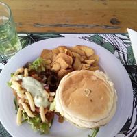 The Blues burger, made with Tempeh and served with a pasta salad and sweet potato chips! Very tasty! at Musgo in Aveiro