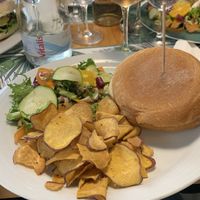 Hambúrguer de grão de bico ❤️   at Musgo in Aveiro