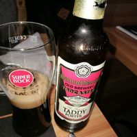 Cerveza negra recomendada por el camarero, un acierto. at Musgo in Aveiro