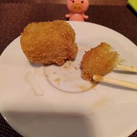 Here`s what`s left of a supertasty and crunchy fried banana with caramel syrup 🤎🍌 #Veganuary at Peace Food in Essen