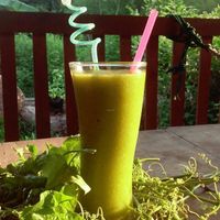 Bananashake with green leafs from the garden at The Garden of Nang in Don Det