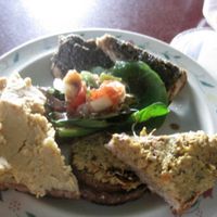 Tapas with hummus, veggie pâté and tapenade at L'Escalier in Montreal