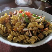 Pasta (tamari, tofu and veggies) at L'Escalier in Montreal