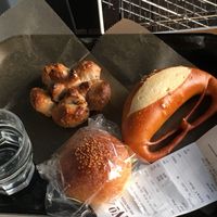 Vegan Bread options include Sesame Anpan, walnut bread, and pretzel! Wow! And wax paper available too! Looks good! Only 580¥ at No. 4 in Tokyo