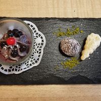 Avocado-Heidelbeermousse, Dattel-Energiebällchen, Blätterteig at Waldhotel am Notschreipass in Todtnau