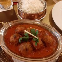 vegane frittierte Gemüsebällchen mit Reis at Boliwood in Erlangen