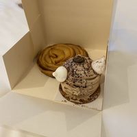 Tarte au pomme et gâteau au marron avec meringue vegan at Maison Landemaine - Clichy in Paris