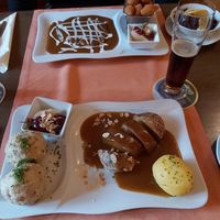 Vegansl und Wild vegan - beides mit Rotkraut at Stiftskeller in St Florian