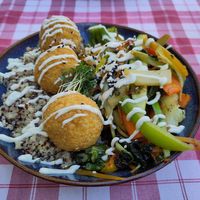   *BIO-Gemüse Bowl mit Quinoa, Hirsebällchen und Wasabimayonnaise  at Stiftskeller in St Florian