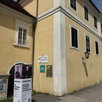 Volg dit bord aan de buitenkant   at Stiftskeller in St Florian