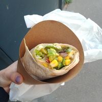 Wrap crudités (6€) : il y en a 2 mais j'en ai déjà mangé un ici at Maison Landemaine - Crozatier in Paris