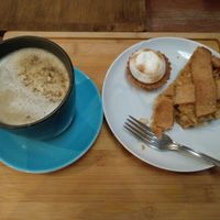 green tea with oat milk, mini lemon pie, apple pie at La Colectiva Cafe in Madrid