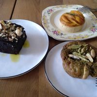 A few vegan cakes at La Colectiva Cafe in Madrid