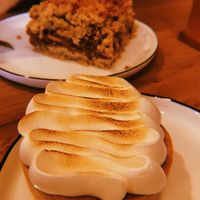 Lemon pie and apple crumble  10/10 at La Colectiva Cafe in Madrid