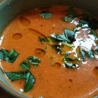 Sopa de tomate con albahaca at La Colectiva Cafe in Madrid