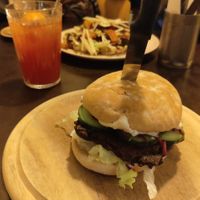 Indian bhaji burger and homemade blackberry ice tea at Het Concerthuis in Groningen